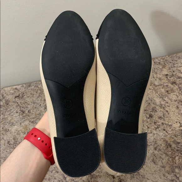 Elegant Cream and Black Almond-Toe Chunky Heels - Picture 10 of 17